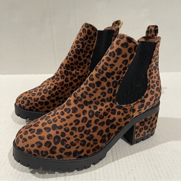 Women’s Seven7 Berlin Lug Sole Leopard Booties Size 10 US! - Picture 1 of 9